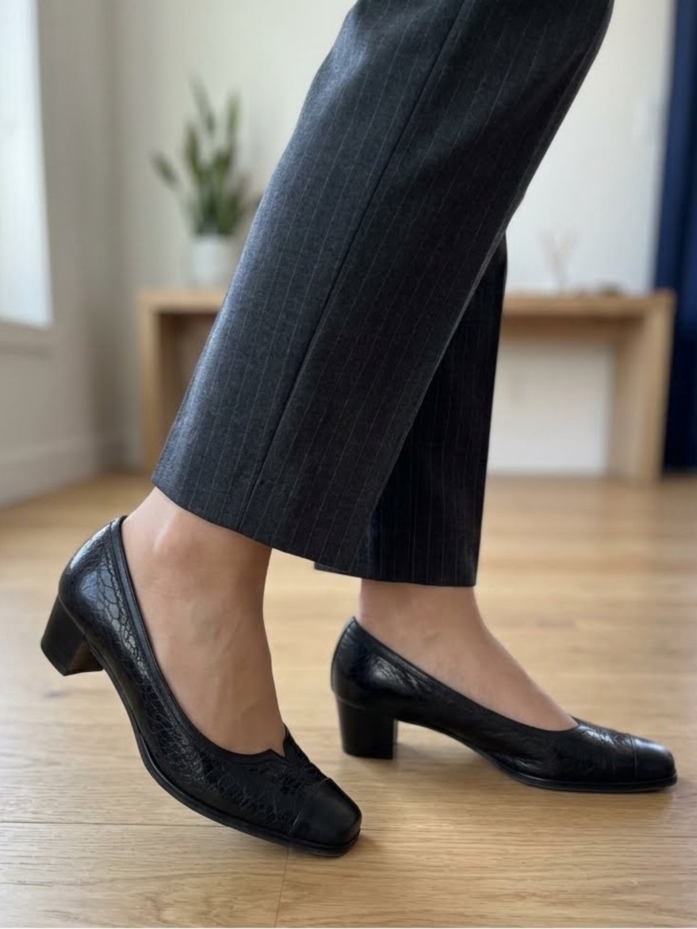 Roberto Capucci Classic Black Leather Low Heel Pumps